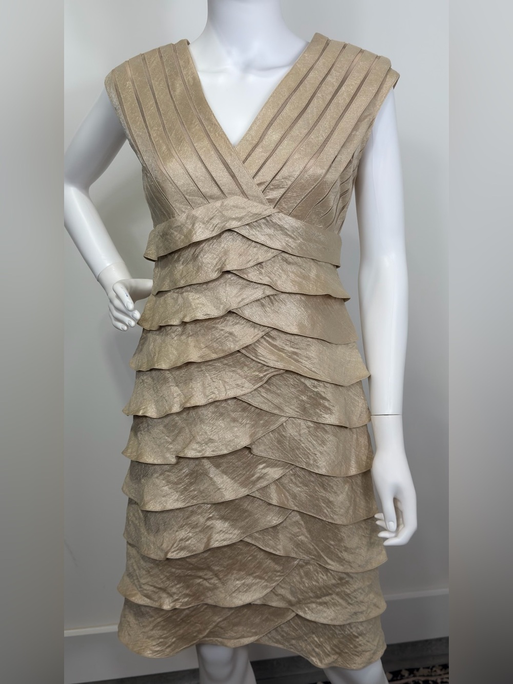 Adrianna Papell Champagne Metallic Tiered Ruffle Cocktail Dress Size 8